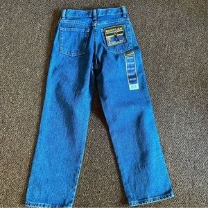 NWT Rustler boy’s relaxed fit. Very durable. Just a great looking pair of jeans.